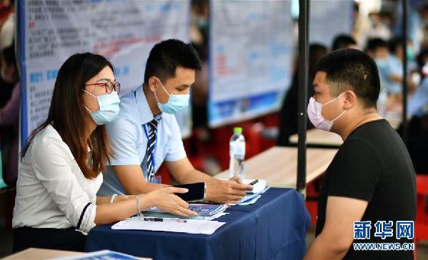 （聚焦復(fù)工復(fù)產(chǎn)）（3）?？谂e辦&ldquo;戰(zhàn)疫情&middot;促就業(yè)&rdquo;招聘會(huì)