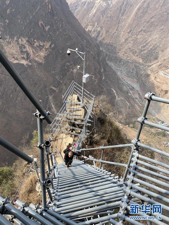 (在習近平新時代中國特色社會主義思想指引下——新時代新作為新篇章·習近平總書記關(guān)切事·圖文互動)(2)啃下最后的硬骨頭——脫貧攻堅掛牌督戰(zhàn)進行時