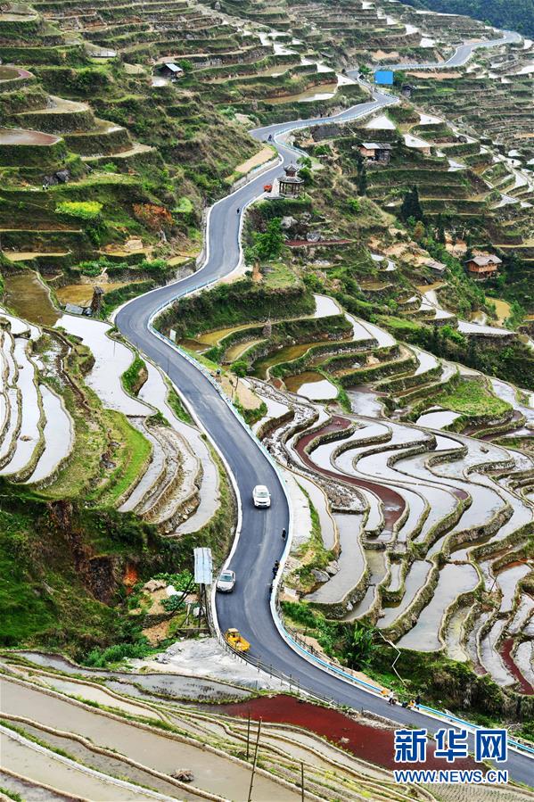 (在習近平新時代中國特色社會主義思想指引下——新時代新作為新篇章·習近平總書記關(guān)切事·圖文互動)(9)啃下最后的硬骨頭——脫貧攻堅掛牌督戰(zhàn)進行時