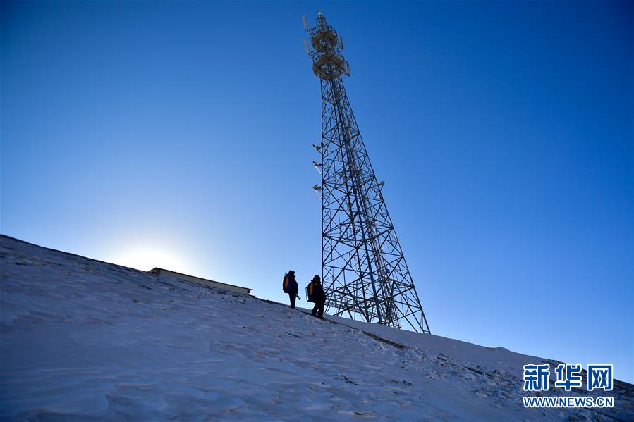 (新華全媒頭條·圖文互動(dòng))(4)用腳步和忠誠(chéng)守護(hù)雪域天路——記青藏鐵路望昆線路車(chē)間副主任于本蕃