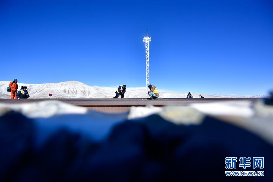 (新華全媒頭條·圖文互動(dòng))(6)用腳步和忠誠(chéng)守護(hù)雪域天路——記青藏鐵路望昆線路車(chē)間副主任于本蕃