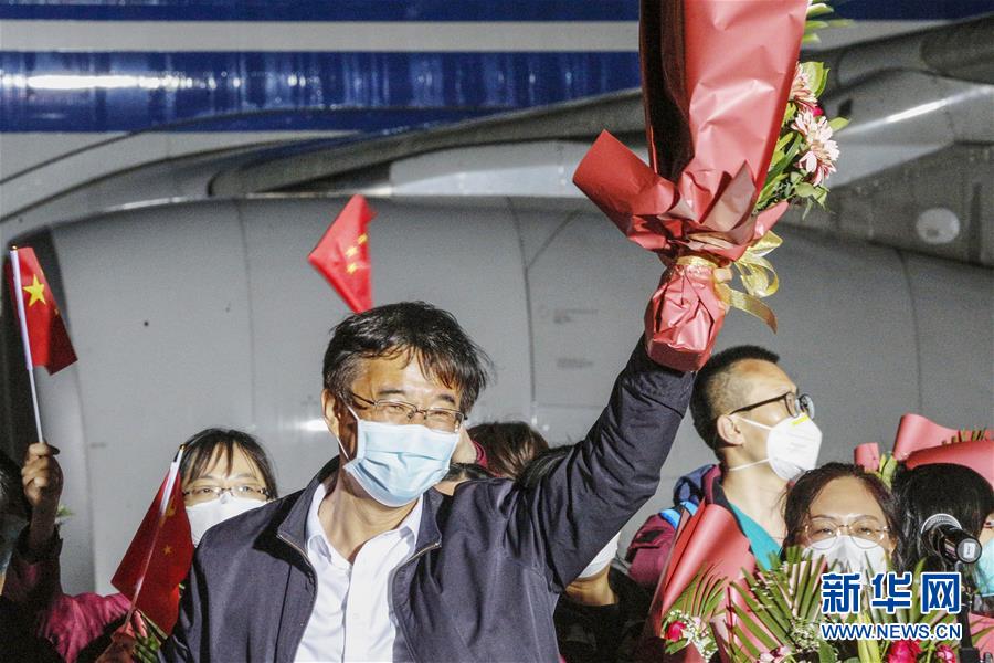 （聚焦疫情防控&middot;圖文互動(dòng)）（9）分秒必爭！一切為了治病救人&mdash;&mdash;中國抗疫生命至上的生動(dòng)實(shí)踐