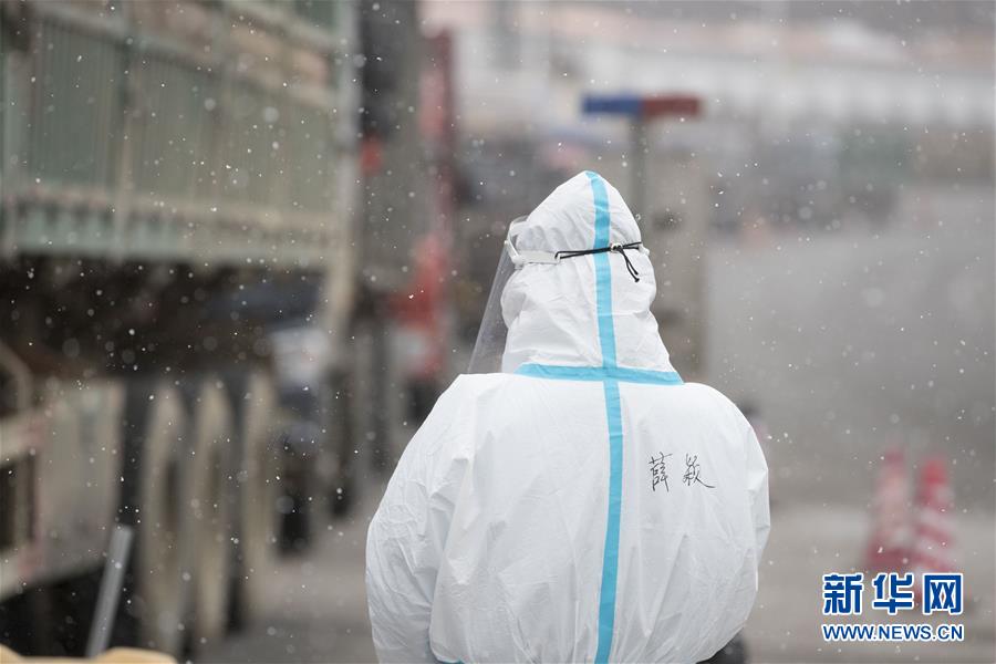 (新華全媒頭條·圖文互動)(7)戰(zhàn)斗在防疫最前沿——來自“五一”國際勞動節(jié)的致敬