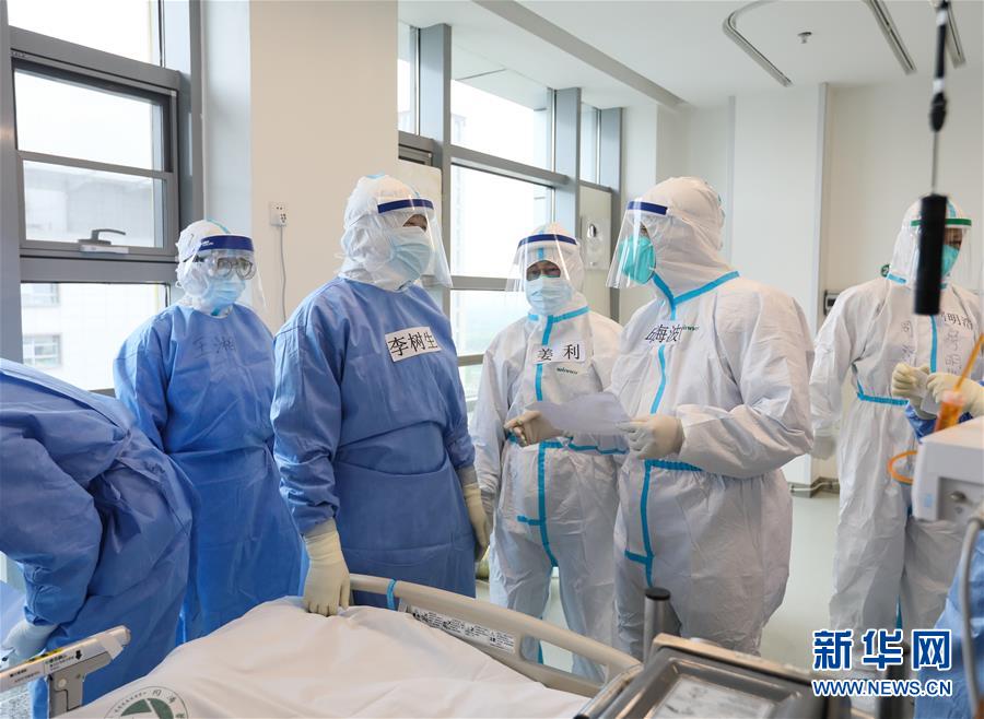 (新華全媒頭條·圖文互動)(1)戰(zhàn)斗在防疫最前沿——來自“五一”國際勞動節(jié)的致敬