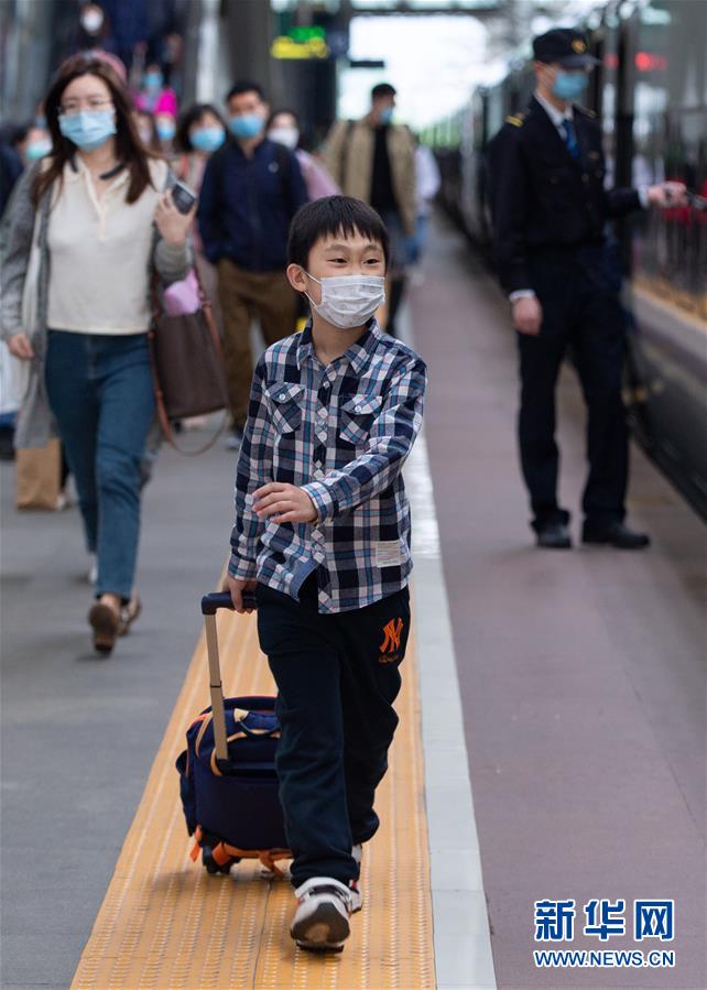 #（經(jīng)濟(jì)）（3）全國(guó)鐵路迎來返程客流高峰