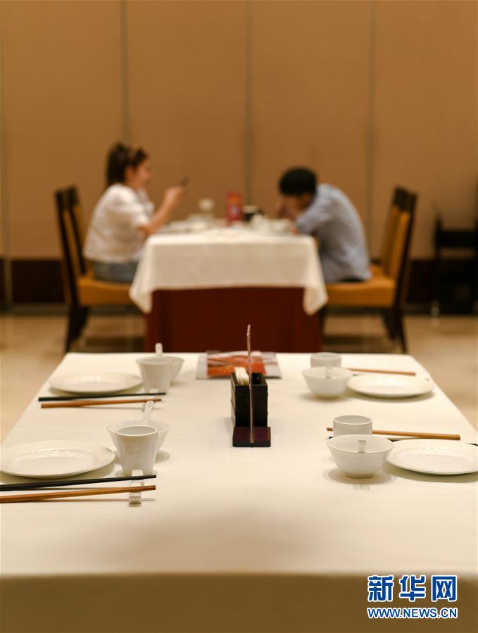 (新華全媒頭條·圖文互動(dòng))(9)人氣回暖 消費(fèi)復(fù)蘇 健康出行——加長(zhǎng)版“五一”假期觀察