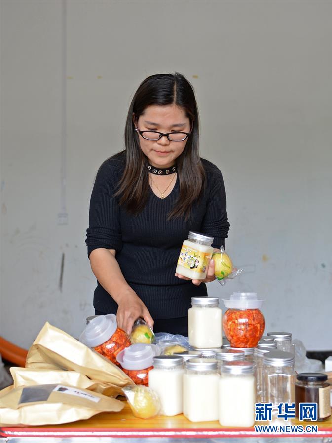 (決戰(zhàn)決勝脫貧攻堅·圖文互動)(1)“蜂妹子”楊春竹:鄉(xiāng)村發(fā)展需要年輕人”