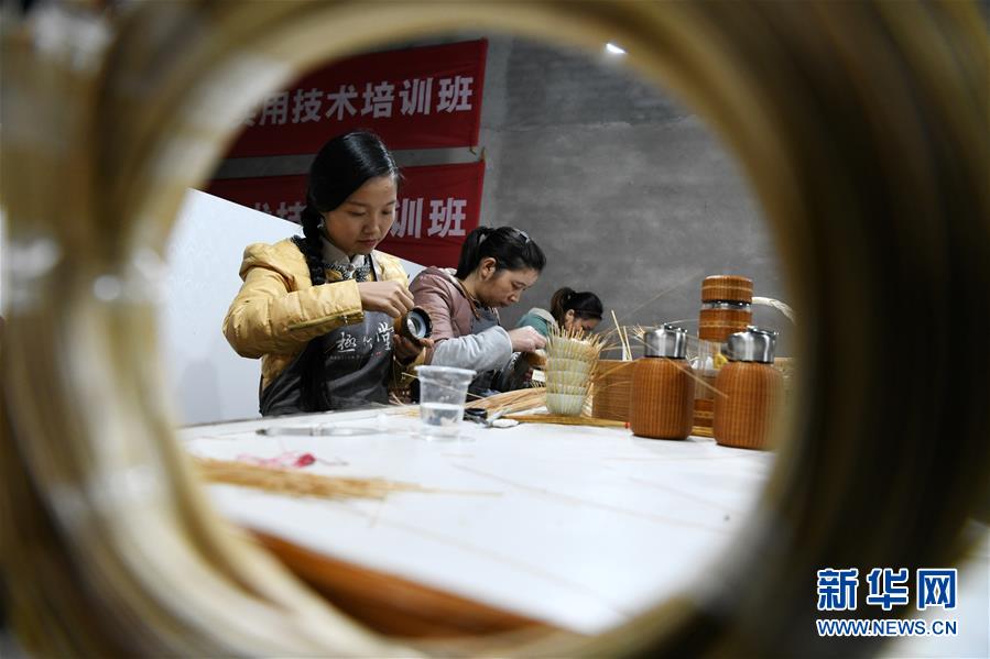 (代表委員履職·圖文互動(dòng))(4)“90后”非遺傳承人楊昌芹:讓傳統(tǒng)文化為鄉(xiāng)村振興注入“靈魂”