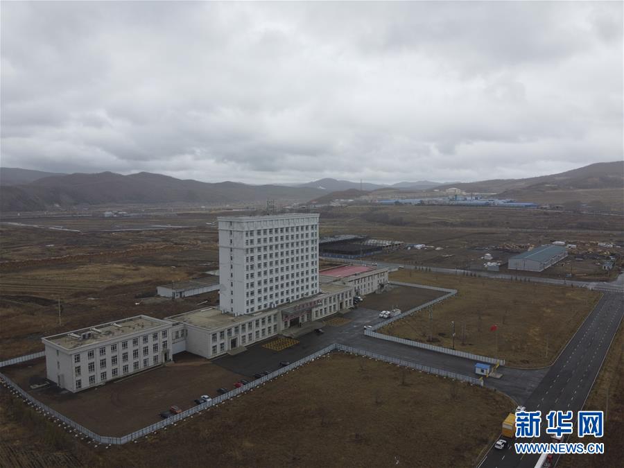 (在習(xí)近平新時(shí)代中國(guó)特色社會(huì)主義思想指引下——新時(shí)代新作為新篇章·習(xí)近平總書(shū)記關(guān)切事·圖文互動(dòng))(1)祛疫未竟 征衣不解——綏芬河小城的抗疫故事