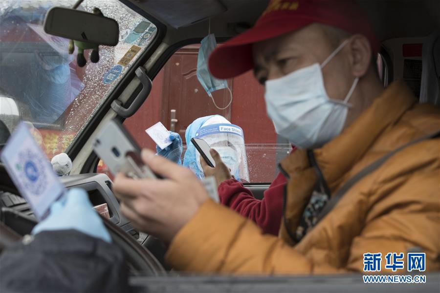 (在習(xí)近平新時(shí)代中國(guó)特色社會(huì)主義思想指引下——新時(shí)代新作為新篇章·習(xí)近平總書(shū)記關(guān)切事·圖文互動(dòng))(4)祛疫未竟 征衣不解——綏芬河小城的抗疫故事