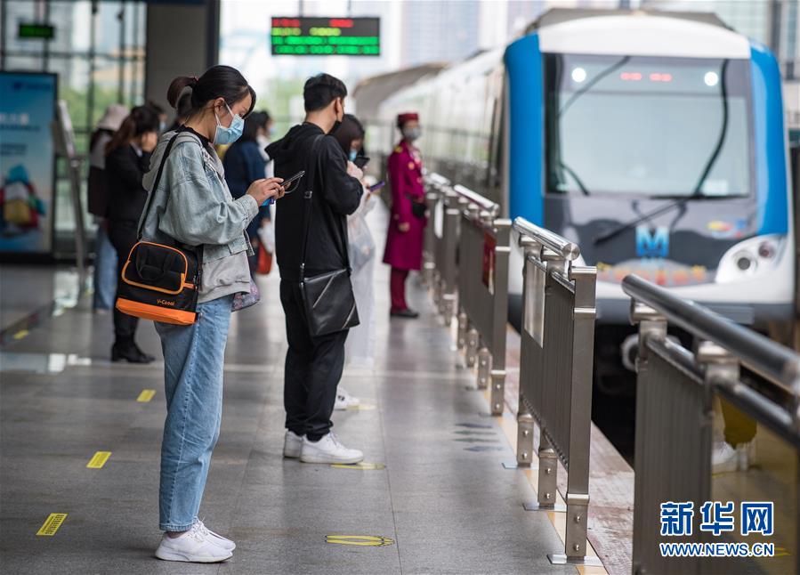 (在習近平新時代中國特色社會主義思想指引下——新時代新作為新篇章·習近平總書記關切事·圖文互動)(4)疫情防控不減壓 復工復產正加速——武漢“解封”滿月觀察