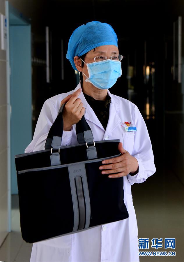 (圖文互動)(1)會說話的戰(zhàn)“疫”包——縣醫(yī)院女院長白金娥抗疫故事