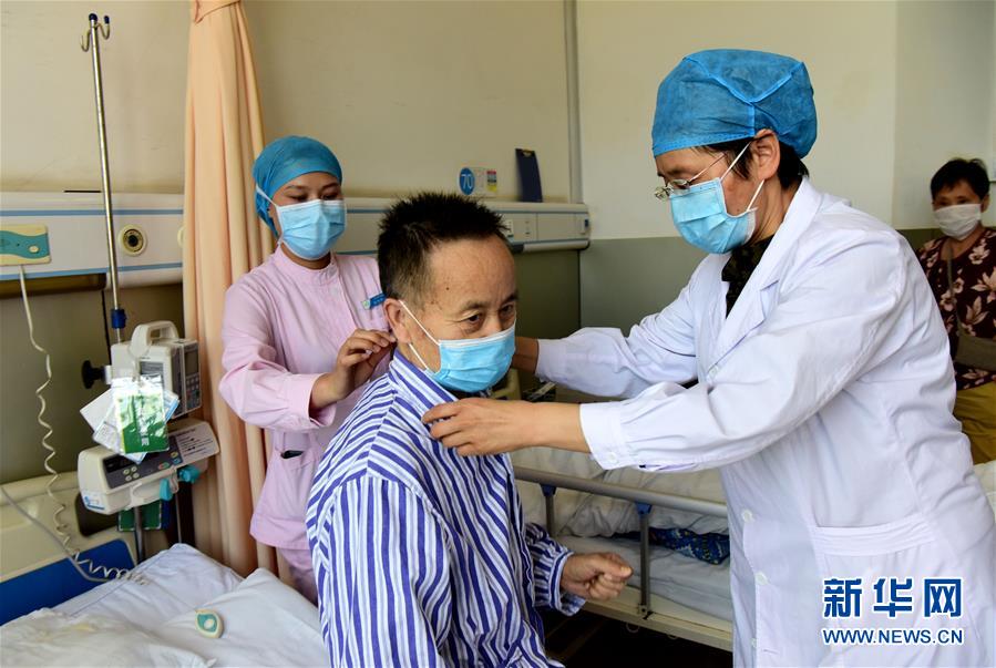 (圖文互動)(2)會說話的戰(zhàn)“疫”包——縣醫(yī)院女院長白金娥抗疫故事