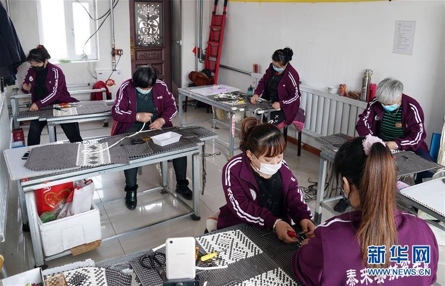 （在習(xí)近平新時(shí)代中國(guó)特色社會(huì)主義思想指引下&mdash;&mdash;新時(shí)代新作為新篇章&middot;習(xí)近平總書(shū)記關(guān)切事&middot;圖文互動(dòng)）（2）助你飛翔，擁抱陽(yáng)光&mdash;&mdash;助力殘疾人脫貧攻堅(jiān)故事