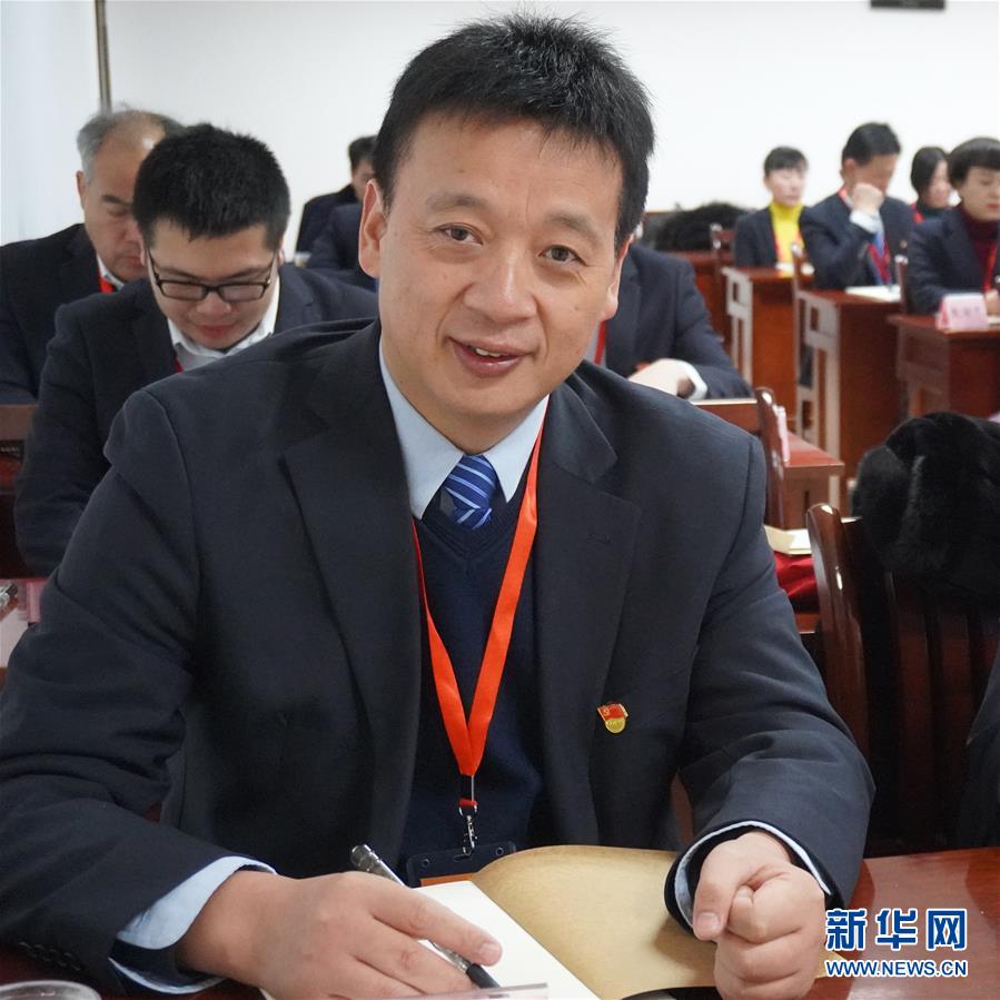 (新華全媒頭條·圖文互動)(26)風雨無阻向前進——寫在全國疫情防控阻擊戰(zhàn)取得重大戰(zhàn)略成果之際