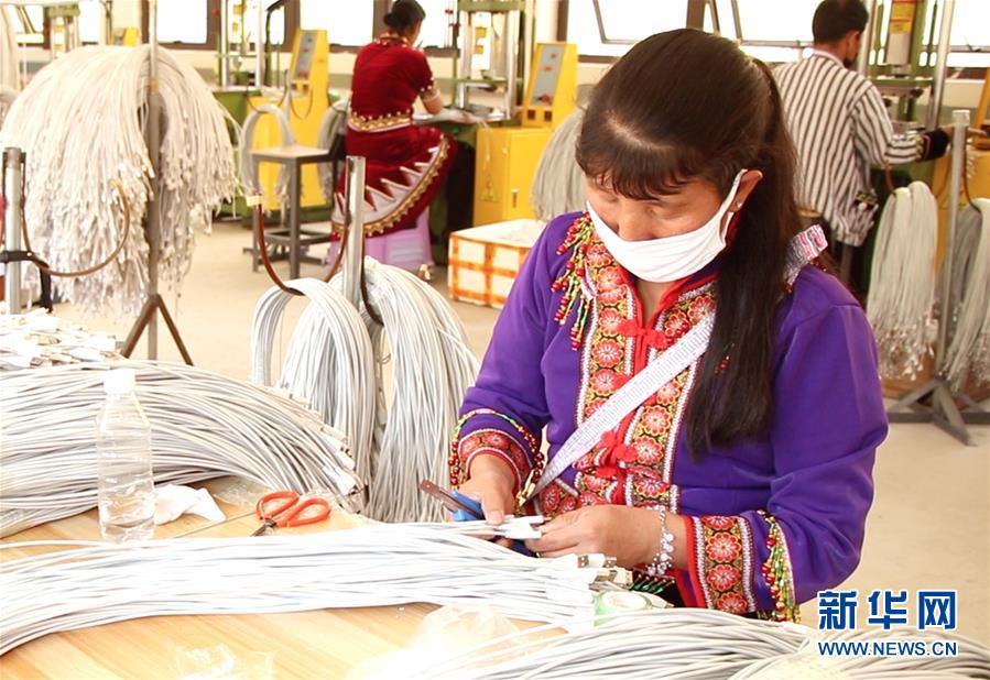 （新華全媒頭條&middot;兩會(huì)精神看落實(shí)&middot;圖文互動(dòng)）（2）努力讓群眾看到變化得到實(shí)惠&mdash;&mdash;落實(shí)全國兩會(huì)精神持續(xù)保障和改善民生述評(píng)