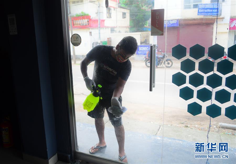 （國(guó)際疫情&middot;XHDW）（1）印度新冠確診病例超25萬(wàn) 開始分階段放松管控