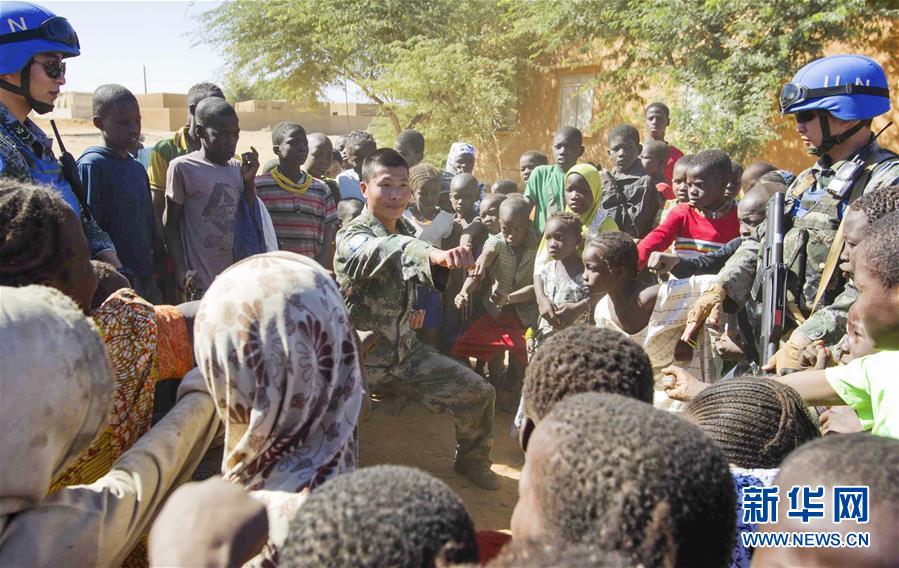 (新華全媒頭條·圖文互動(dòng))(14)崢嶸歲月30年 中國(guó)藍(lán)盔衛(wèi)和平