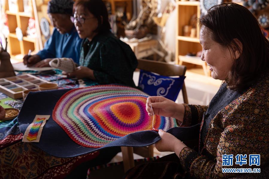 (在習(xí)近平新時代中國特色社會主義思想指引下——新時代新作為新篇章·習(xí)近平總書記關(guān)切事·圖文互動)(1)讓每一個角落都感受到幸福的溫情——人口較少民族在脫貧攻堅大潮中的奮進故事