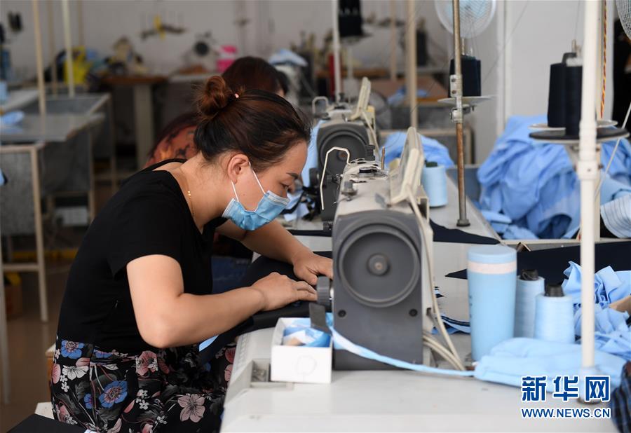 (在習(xí)近平新時代中國特色社會主義思想指引下——新時代新作為新篇章·習(xí)近平總書記關(guān)切事·圖文互動)(4)讓每一個角落都感受到幸福的溫情——人口較少民族在脫貧攻堅大潮中的奮進故事