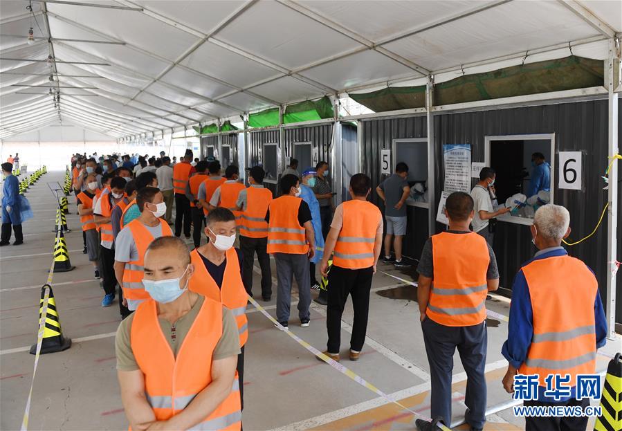 （新華全媒頭條&middot;圖文互動）（8）構(gòu)筑守護(hù)城市、守護(hù)生命的堅強防線&mdash;&mdash;北京開展大規(guī)模核酸檢測