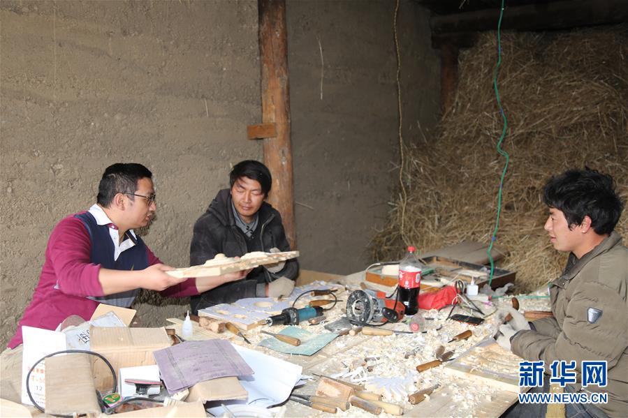 （決戰(zhàn)決勝脫貧攻堅&middot;圖文互動）香巴拉深處有個&ldquo;留村碩士&rdquo;