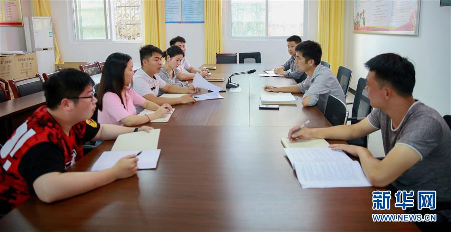  （新華全媒頭條&middot;圖文互動(dòng)）（4）青春，在希望的田野上&mdash;&mdash;大別山區(qū)尋訪&ldquo;城歸&rdquo;大學(xué)畢業(yè)生