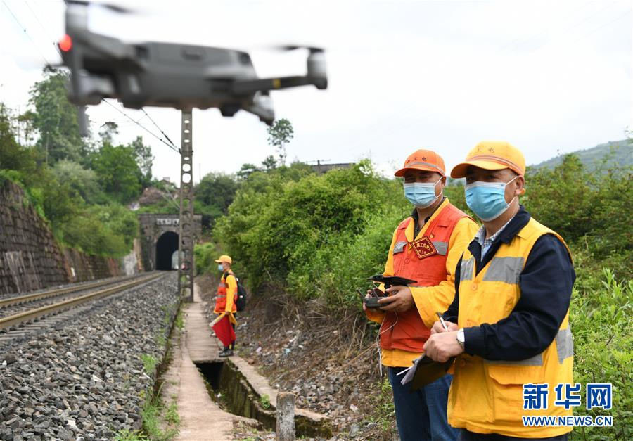 (新華全媒頭條·圖文互動)(14)自強(qiáng)的力量——成昆鐵路通車50年記