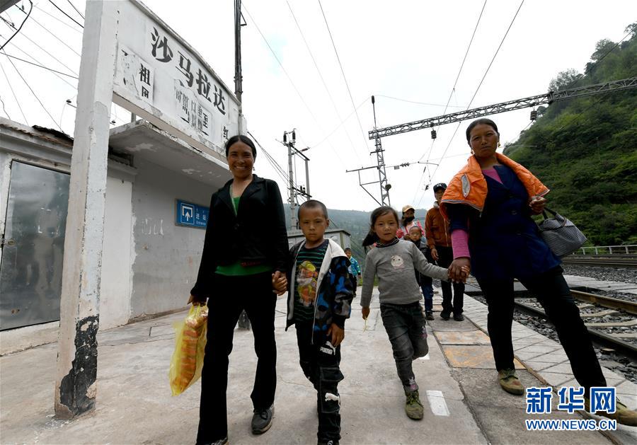 (新華全媒頭條·圖文互動)(9)自強(qiáng)的力量——成昆鐵路通車50年記