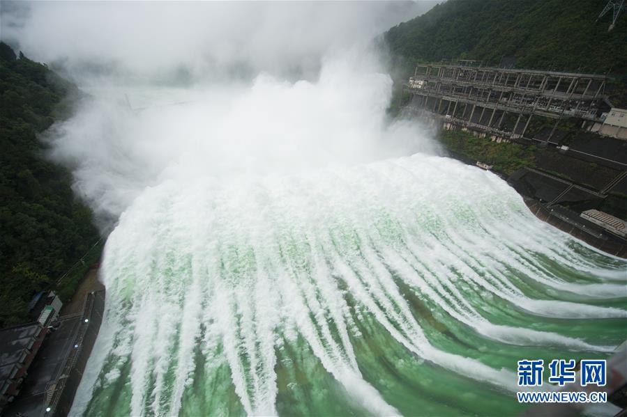 (防汛抗洪)(7)新安江水庫(kù)首次9孔泄洪