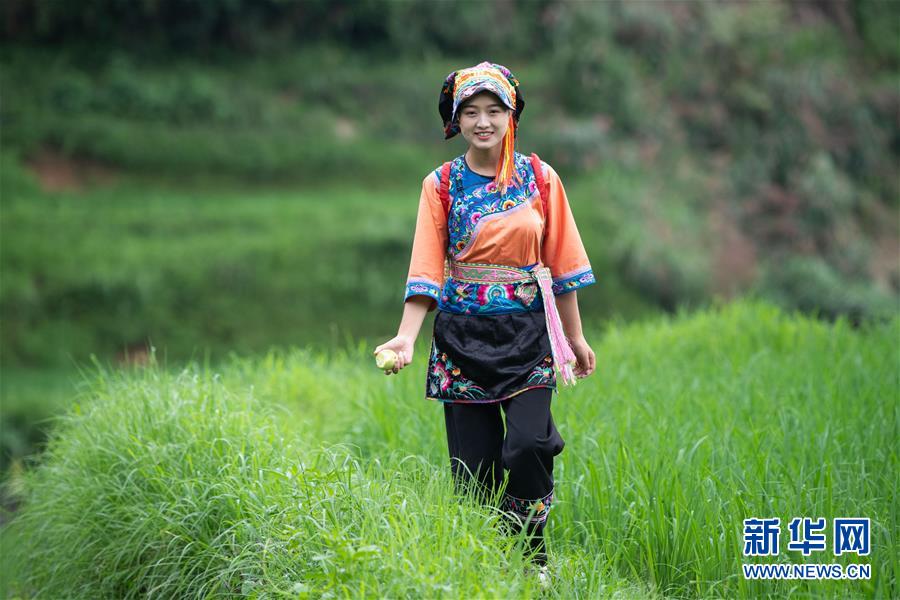 （新華全媒頭條&middot;走向我們的小康生活&middot;圖文互動）（4）那山，那人，那苗寨&mdash;&mdash;十八洞村三代人的奮斗史