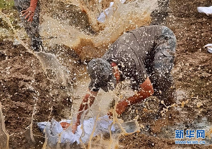 (防汛抗洪·圖文互動(dòng))(3)東部戰(zhàn)區(qū)陸軍再次抽調(diào)1.6萬余人增援抗洪一線