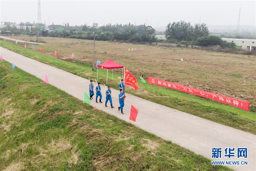 （防汛抗洪&middot;圖文互動）（7）在大堤上成長，為人民守護&mdash;&mdash;洪水中的青年&ldquo;生力軍&rdquo;