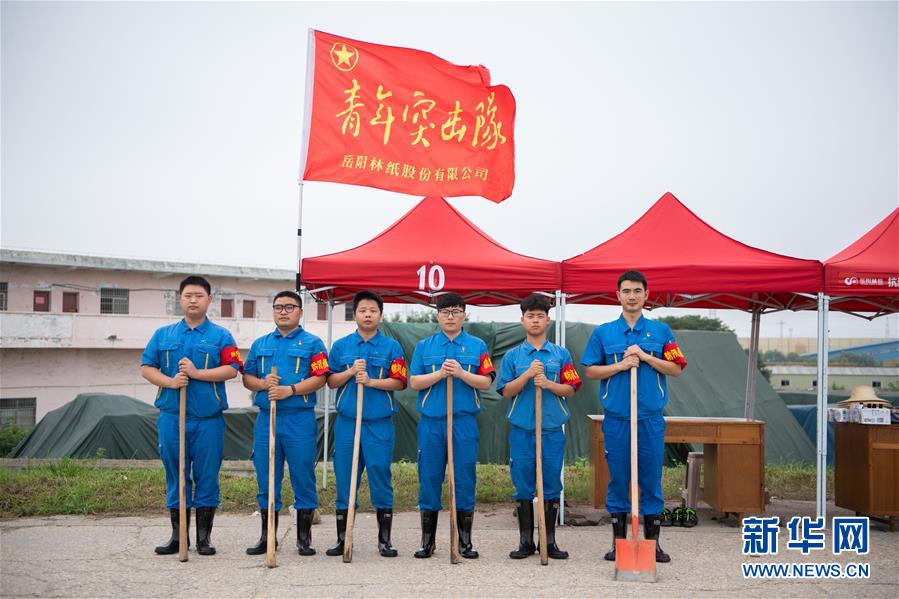 （防汛抗洪&middot;圖文互動）（8）在大堤上成長，為人民守護&mdash;&mdash;洪水中的青年&ldquo;生力軍&rdquo;