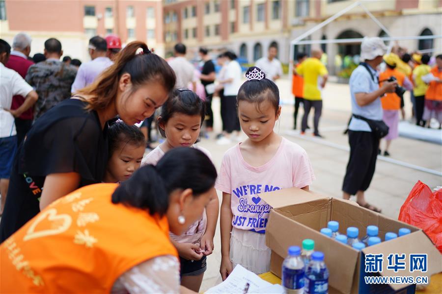 （在習近平新時代中國特色社會主義思想指引下&mdash;&mdash;新時代新作為新篇章&middot;習近平總書記關(guān)切事&middot;圖文互動）（7）遮風雨 送安穩(wěn)&mdash;&mdash;受災(zāi)群眾轉(zhuǎn)移安置中的暖心故事
