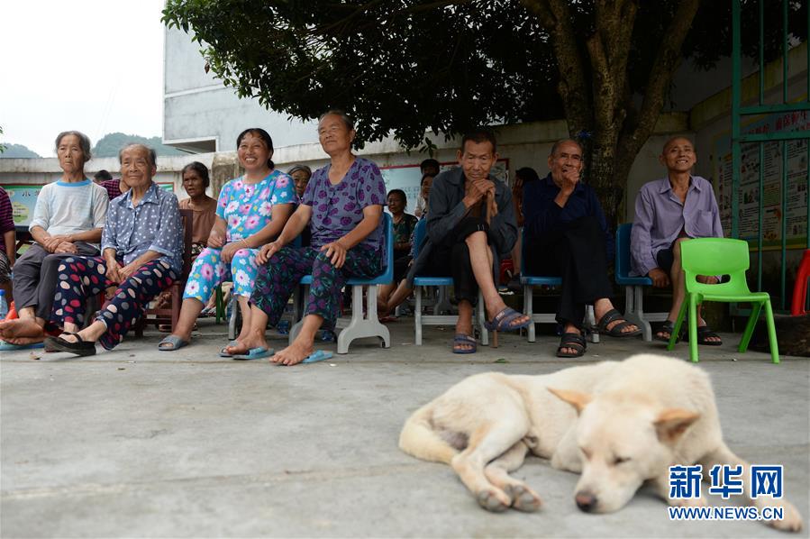 （在習近平新時代中國特色社會主義思想指引下&mdash;&mdash;新時代新作為新篇章&middot;習近平總書記關(guān)切事&middot;圖文互動）（8）遮風雨 送安穩(wěn)&mdash;&mdash;受災(zāi)群眾轉(zhuǎn)移安置中的暖心故事