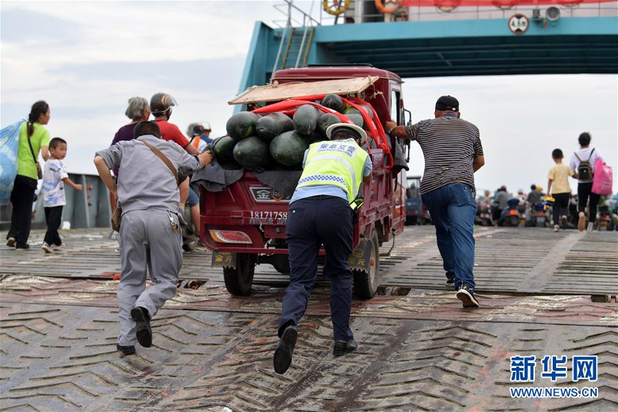 (新華全媒頭條·圖文互動)(3)百萬群眾大轉移——抗洪搶險救援直擊
