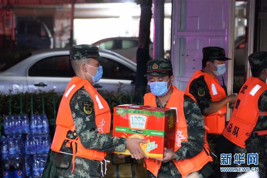 (新華全媒頭條·圖文互動)(12)百萬群眾大轉移——抗洪搶險救援直擊