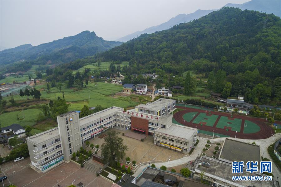 (新華全媒頭條·圖文互動(dòng))(12)“美麗的中國(guó)夢(mèng)屬于你們”——以習(xí)近平同志為核心的黨中央關(guān)心少年兒童工作紀(jì)實(shí)