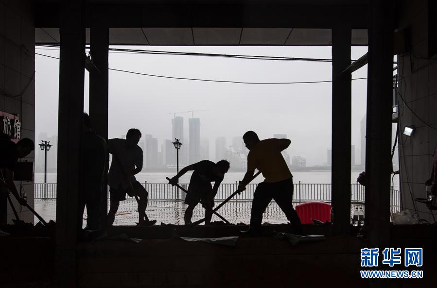 （在習近平新時代中國特色社會主義思想指引下&mdash;&mdash;新時代新作為新篇章&middot;習近平總書記關(guān)切事&middot;圖文互動）（3）戰(zhàn)疫魔,斗洪魔&mdash;&mdash;湖北全力應(yīng)對防疫、防汛疊加&ldquo;雙考&rdquo;