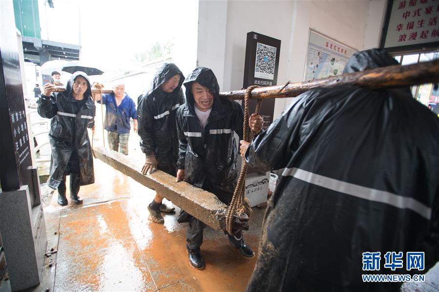 （在習近平新時代中國特色社會主義思想指引下&mdash;&mdash;新時代新作為新篇章&middot;習近平總書記關(guān)切事&middot;圖文互動）（4）戰(zhàn)疫魔,斗洪魔&mdash;&mdash;湖北全力應(yīng)對防疫、防汛疊加&ldquo;雙考&rdquo;