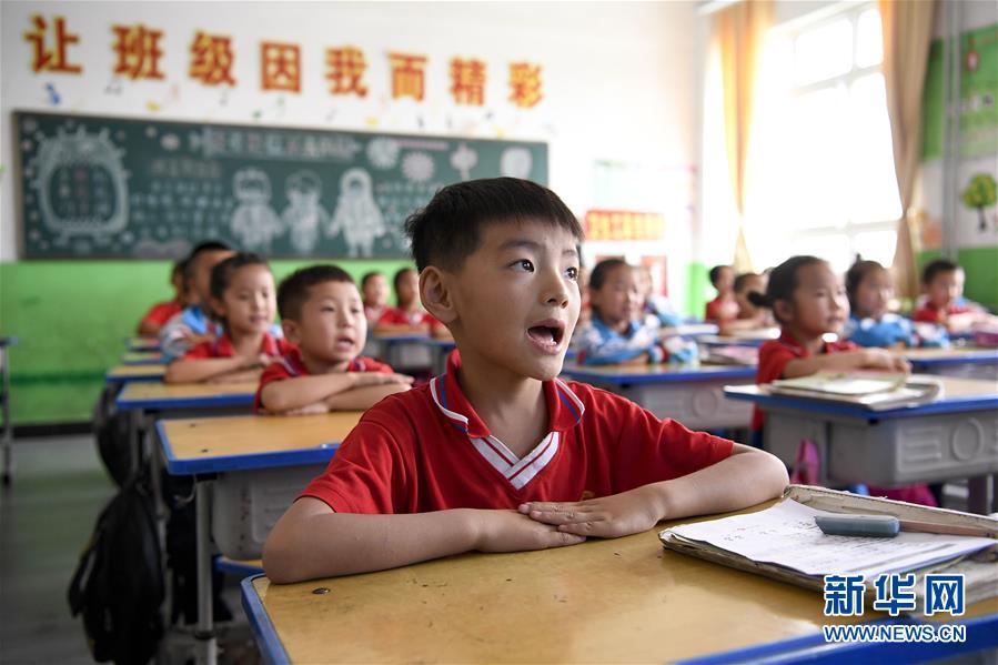 (新華全媒頭條·走向我們的小康生活·圖文互動(dòng))(16)23萬(wàn)人的命運(yùn)轉(zhuǎn)折——我國(guó)最大易地生態(tài)移民安置區(qū)的脫貧密碼