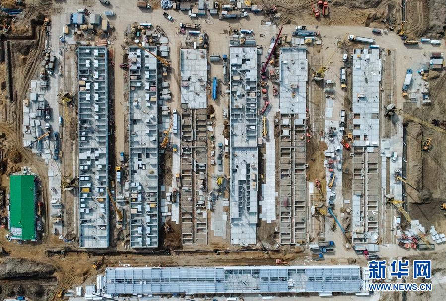 (國際·圖文互動(dòng))(3)特稿:穿越寒暑 無問西東——寫在新冠疫情構(gòu)成“國際關(guān)注的突發(fā)公共衛(wèi)生事件”半年之際