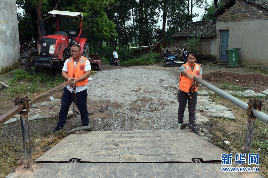 (新華全媒頭條·圖文互動(dòng))(7)筑起共御水患的鋼鐵長(zhǎng)堤——戰(zhàn)洪一線的“干群關(guān)系新答卷”