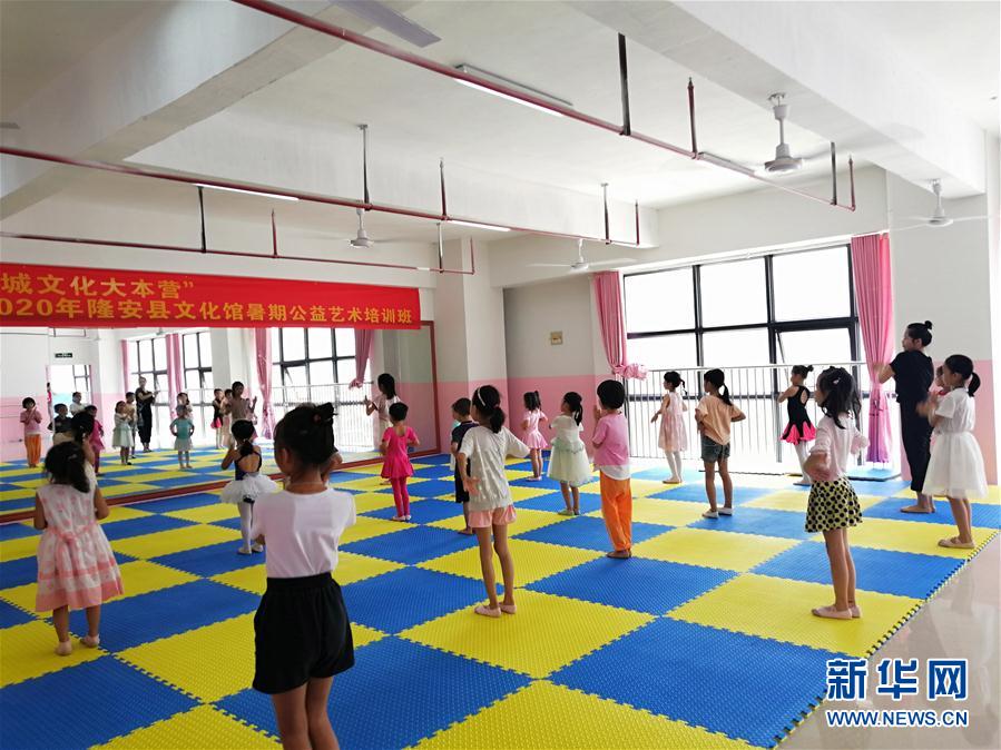 （特別的暑期生活&middot;圖文互動(dòng)）（2）她們的愿望，在這個(gè)假期實(shí)現(xiàn)&mdash;&mdash;廣西隆安易地扶貧搬遷安置區(qū)暑期見聞