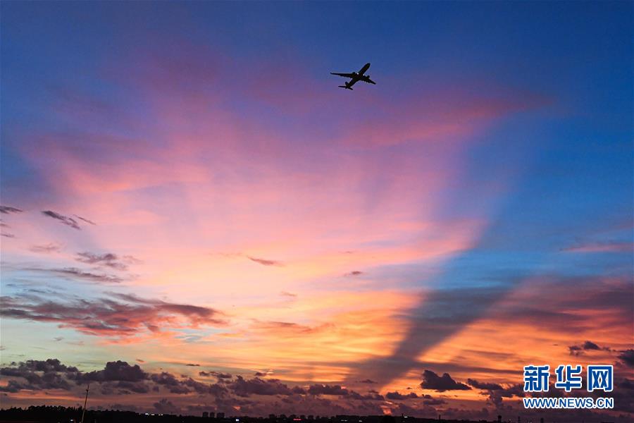 （在習(xí)近平新時(shí)代中國特色社會主義思想指引下&mdash;&mdash;新時(shí)代新作為新篇章&middot;習(xí)近平總書記關(guān)切事&middot;圖文互動(dòng)）（6）感受開放新魅力&mdash;&mdash;海南自由貿(mào)易港建設(shè)開局觀察
