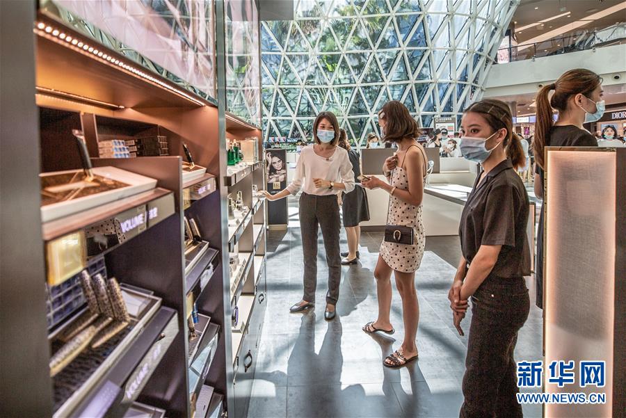 （在習(xí)近平新時(shí)代中國特色社會主義思想指引下&mdash;&mdash;新時(shí)代新作為新篇章&middot;習(xí)近平總書記關(guān)切事&middot;圖文互動(dòng)）（12）感受開放新魅力&mdash;&mdash;海南自由貿(mào)易港建設(shè)開局觀察