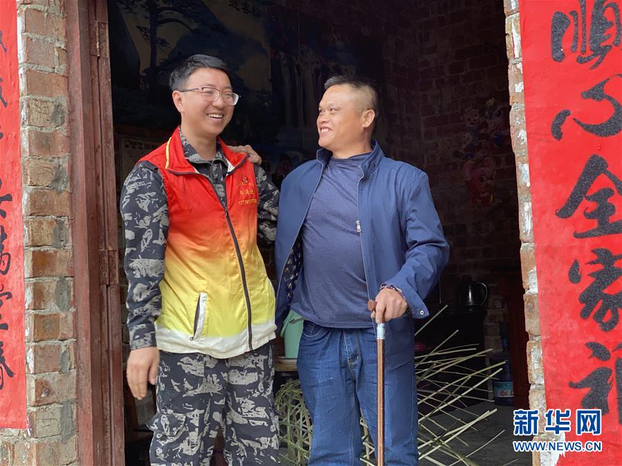 （在習近平新時代中國特色社會主義思想指引下&mdash;&mdash;新時代新作為新篇章&middot;習近平總書記關(guān)切事&middot;圖文互動）（4）青春做伴，西部放歌&mdash;&mdash;走近扎根西部建設(shè)邊疆的大學生們