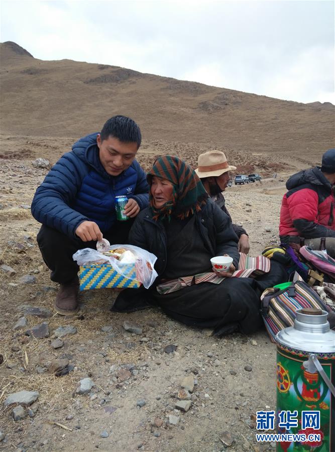 （在習近平新時代中國特色社會主義思想指引下&mdash;&mdash;新時代新作為新篇章&middot;習近平總書記關(guān)切事&middot;圖文互動）（3）青春做伴，西部放歌&mdash;&mdash;走近扎根西部建設(shè)邊疆的大學生們