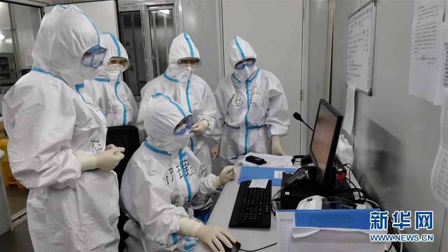 （圖文互動）（5）&ldquo;白衣戰(zhàn)士&rdquo;在沖鋒&mdash;&mdash;記&ldquo;最美新時代革命軍人&rdquo;仲月霞